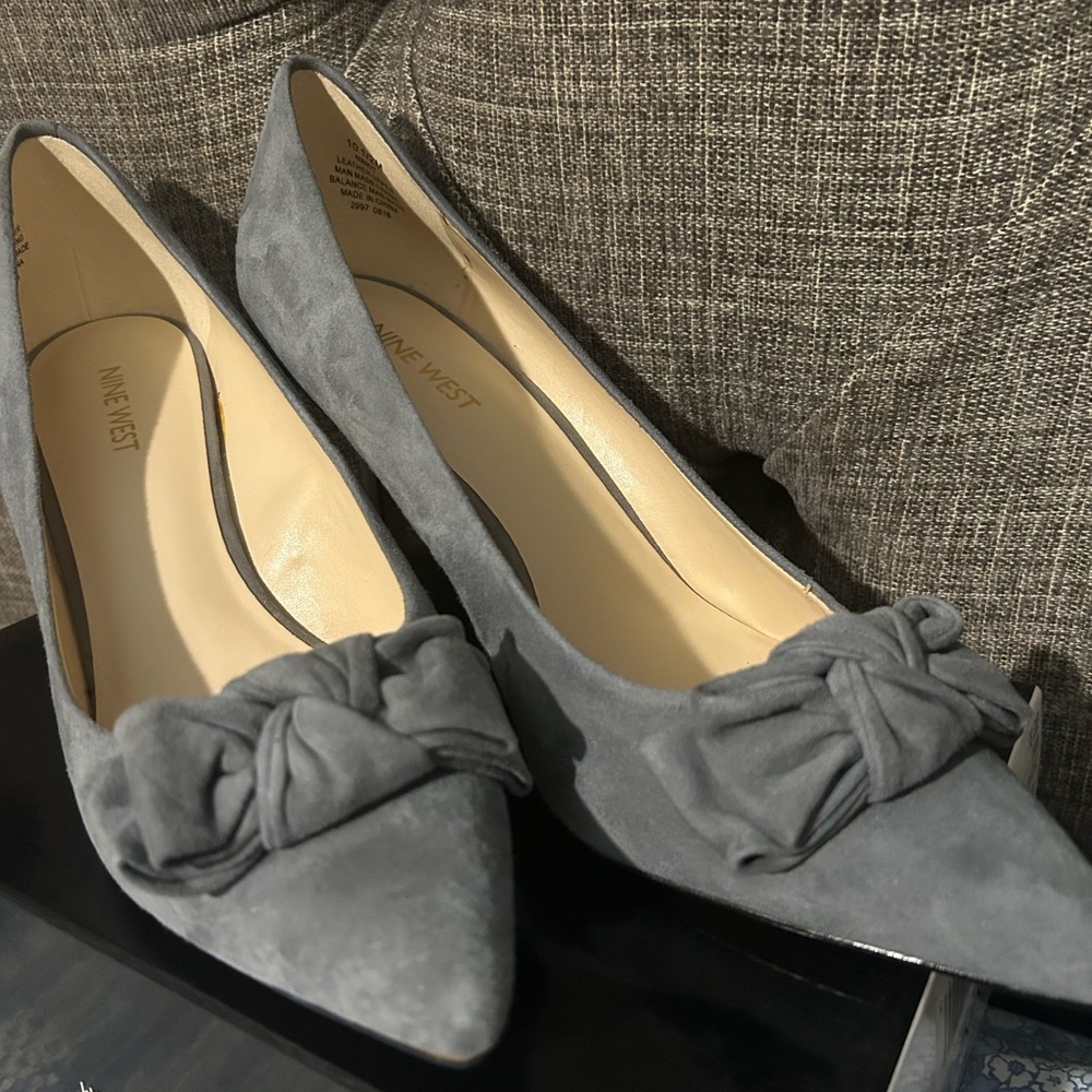 Suede Nine West 3 inch kitten. 10.5 gray. New in box